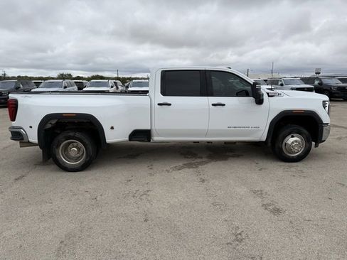 Used 2024 GMC Sierra 3500 Pro w/ Convenience Package image 9