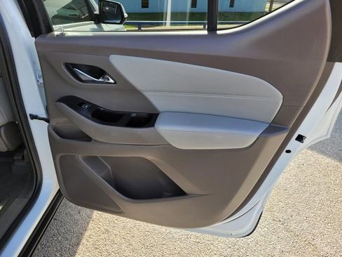 Used 2020 Chevrolet Traverse LT w/ LT Premium Package image 11