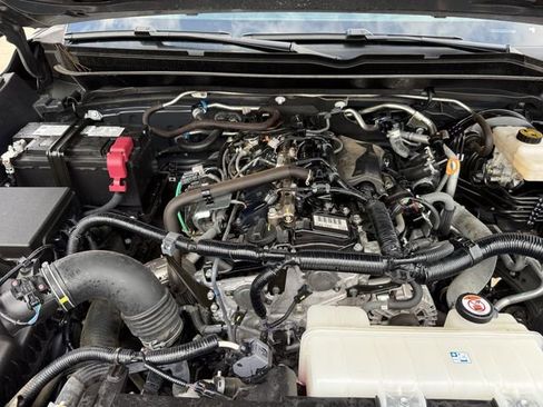 Used 2024 Toyota Tacoma TRD Off-Road AWD/4WD image 32