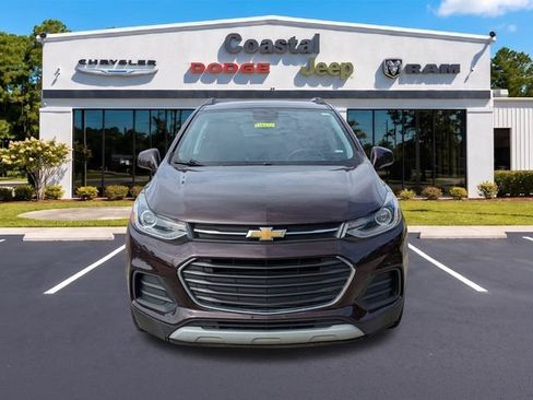 Used 2020 Chevrolet Trax LT w/ LT Convenience Package FWD image 9