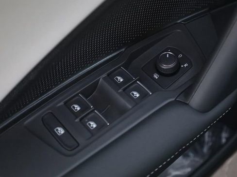 New 2026 Volkswagen Tiguan SE image 11