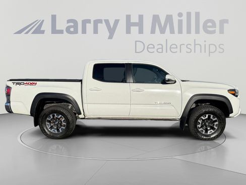 Certified 2023 Toyota Tacoma TRD Off-Road AWD/4WD image 7