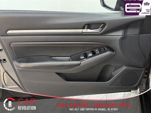 Used 2023 Nissan Altima 2.5 SR FWD image 22