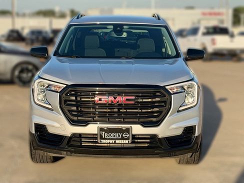 Used 2022 GMC Terrain SLE w/ Driver Convenience Package FWD image 4