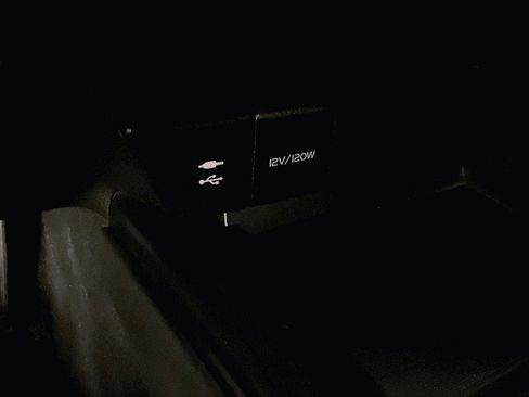 Used 2019 Toyota Camry SE image 32