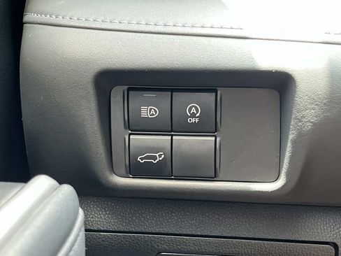 Used 2023 Toyota Highlander XLE AWD/4WD image 42