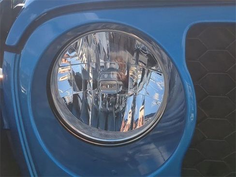 Used 2021 Jeep Gladiator Sport image 9