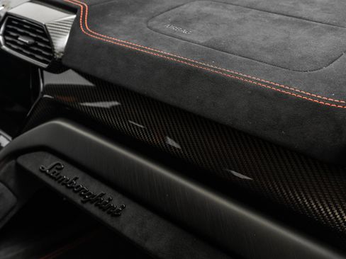 Used 2024 Lamborghini Urus Performante AWD/4WD image 32