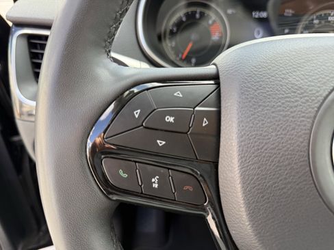 Used 2023 Jeep Cherokee Altitude Lux image 16