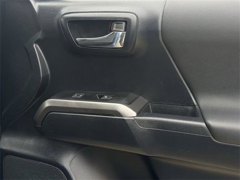 Used 2019 Toyota Tacoma TRD Sport w/ Technology Package image 29