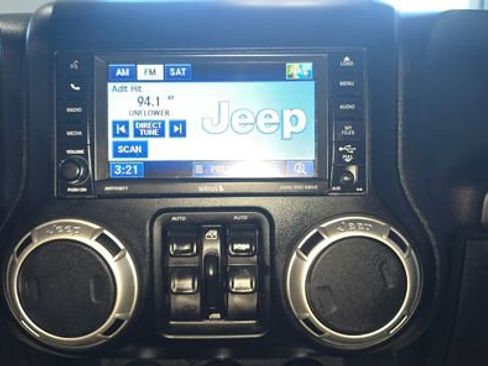 Used 2012 Jeep Wrangler Unlimited Sahara w/ Connectivity Group image 17