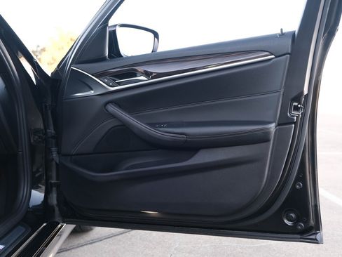 Used 2018 BMW 540i w/ M Sport Package image 26