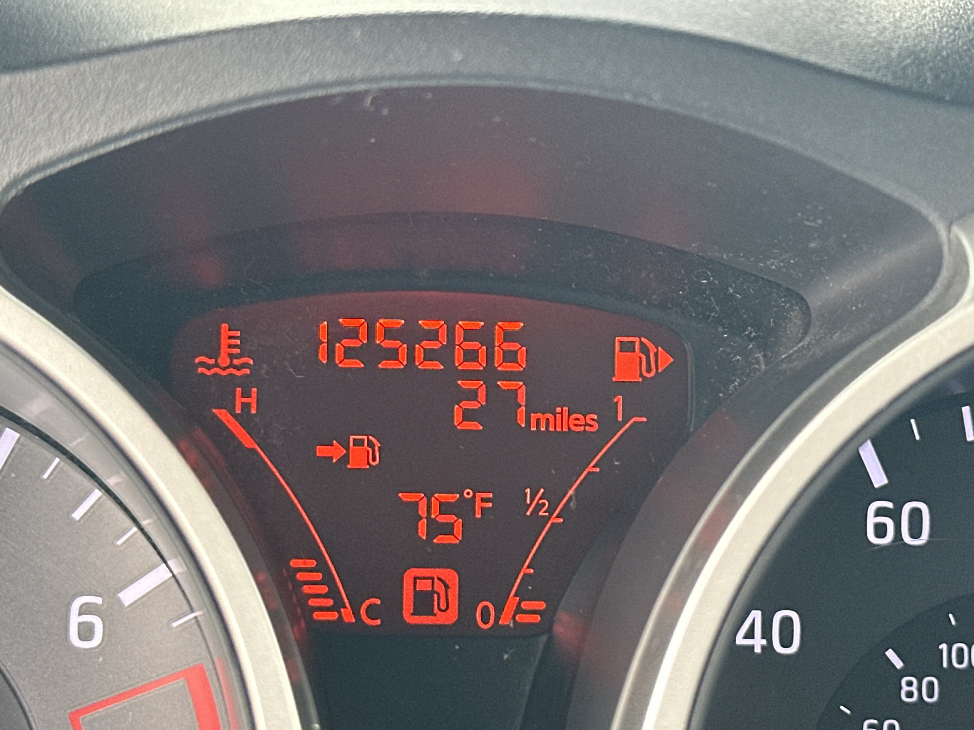 Used 2012 Nissan Juke SL FWD image 30