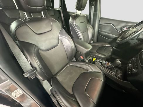 Used 2021 Jeep Cherokee Altitude image 24