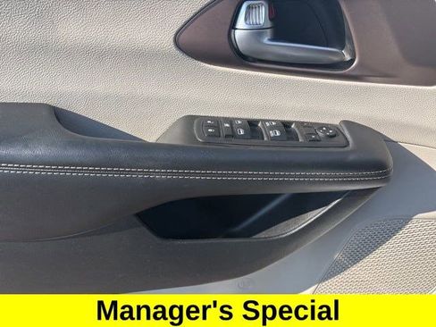 Used 2023 Chrysler Voyager LX FWD image 13