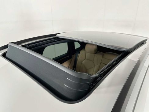 New 2026 Porsche Macan AWD/4WD image 22