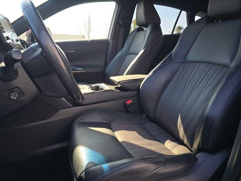 Used 2021 Toyota Venza XLE image 23