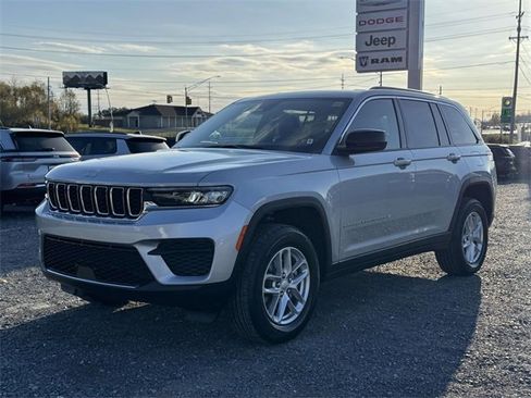 New 2025 Jeep Grand Cherokee Laredo X w/ Luxury Tech Group I image 23
