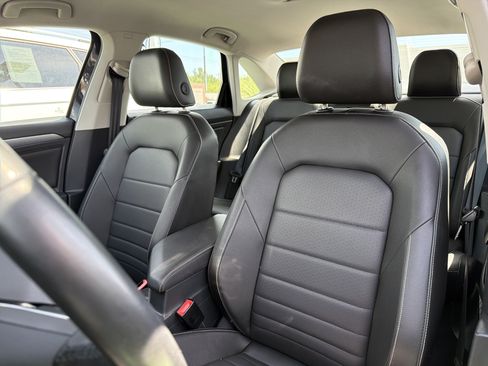 Used 2023 Volkswagen Jetta SE FWD image 8