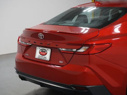 Used 2025 Toyota Camry SE FWD image 9