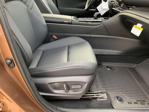 New 2025 Toyota Crown Signia Limited image 16