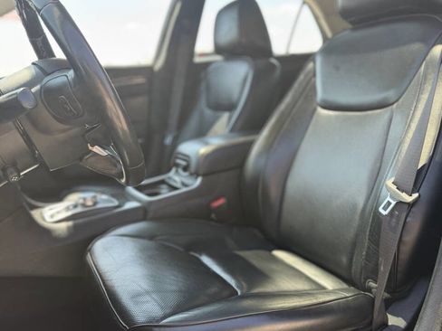 Used 2019 Chrysler 300 Limited image 9