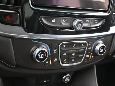 Used 2018 Chevrolet Traverse LT image 22