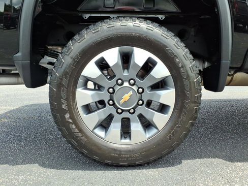 Used 2023 Chevrolet Silverado 2500 Custom w/ Custom Convenience Package AWD/4WD image 9