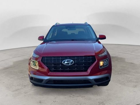 Used 2023 Hyundai Venue FWD image 2