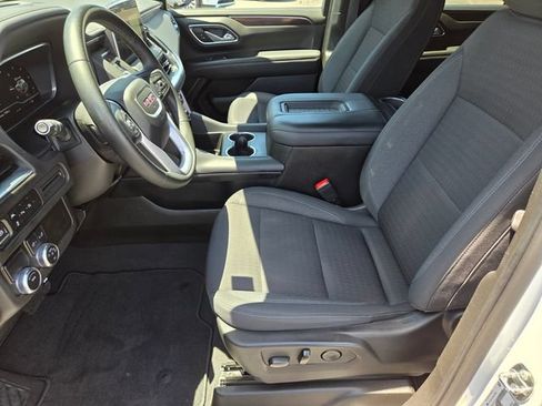 Used 2023 GMC Yukon XL SLE w/ Gmc Pro Safety Plus Package RWD image 9