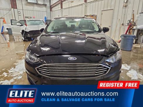 Used 2017 Ford Fusion SE image 9