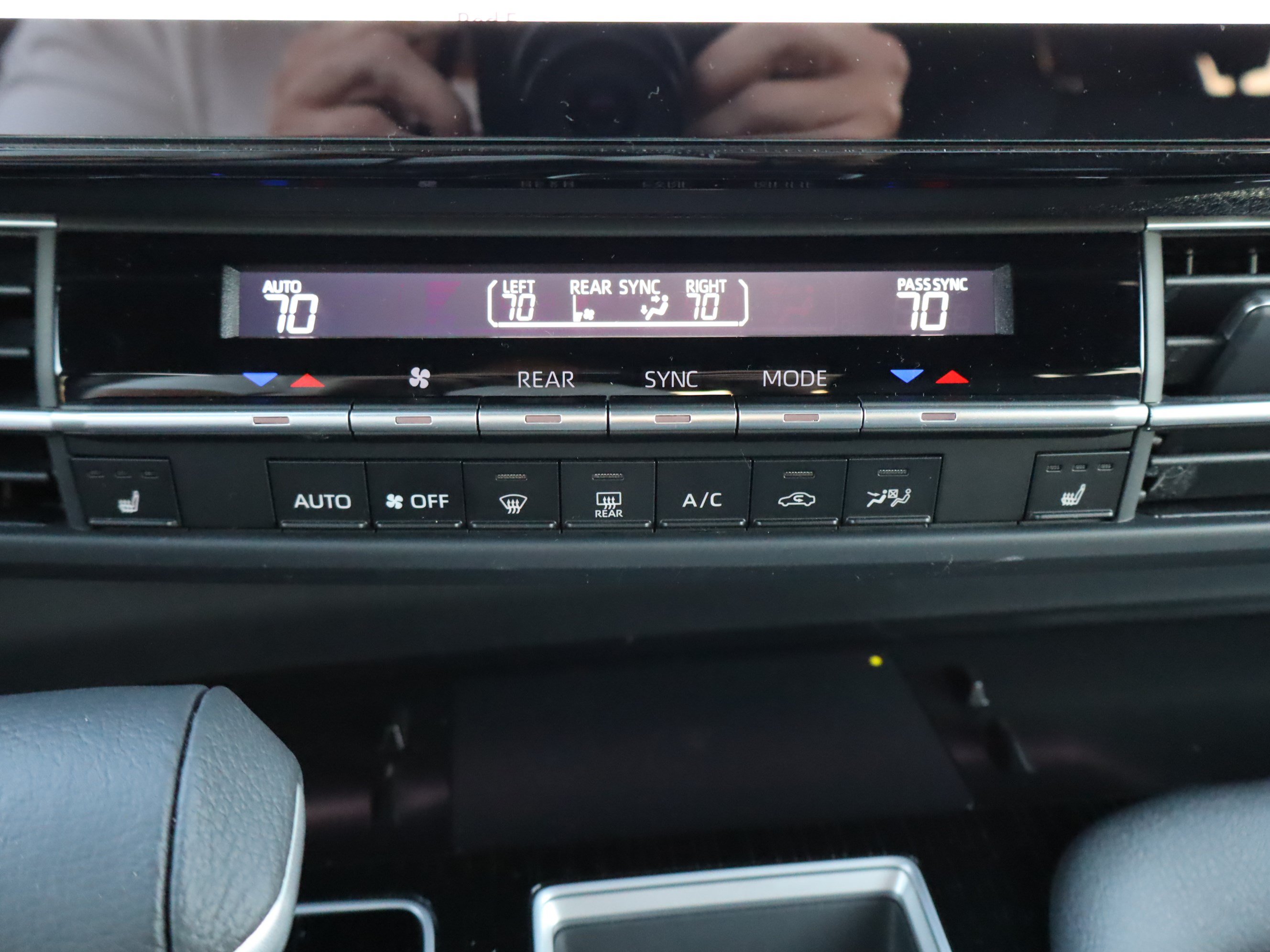 Used 2026 Toyota Sienna XSE FWD image 28