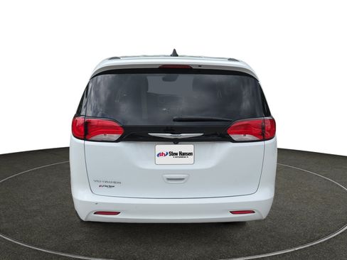 Used 2023 Chrysler Voyager LX FWD image 5