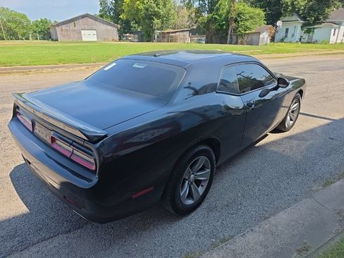 Used 2019 Dodge Challenger SXT RWD image 7