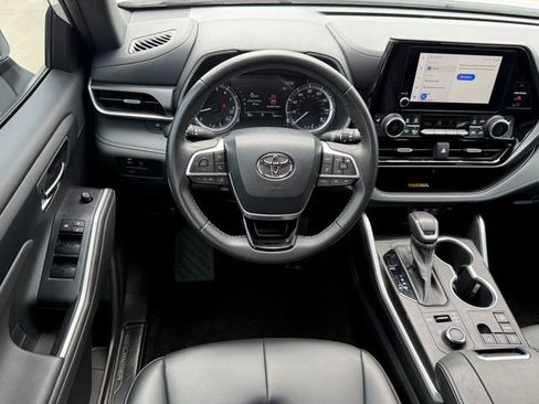 Used 2023 Toyota Highlander XSE image 25