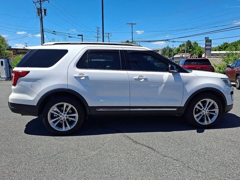 Used 2018 Ford Explorer XLT w/ Equipment Group 202A AWD/4WD image 7