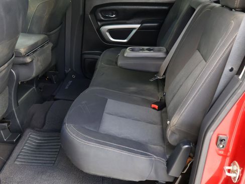 Used 2017 Nissan Titan SV image 19