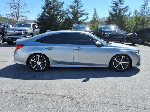 Used 2022 Honda Civic Touring image 4