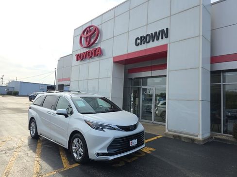 Used 2024 Toyota Sienna Platinum AWD/4WD image 1