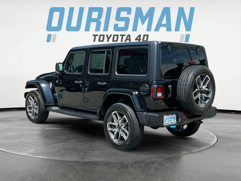 Used 2024 Jeep Wrangler Unlimited w/ Convenience Group AWD/4WD image 5