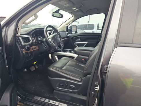 Used 2019 Nissan Titan SL w/ Chrome Package AWD/4WD image 13