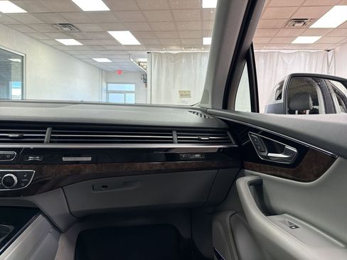 Used 2019 Audi Q7 3.0T Prestige image 29