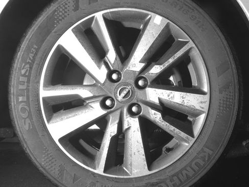 Used 2025 Nissan Versa SV FWD image 13