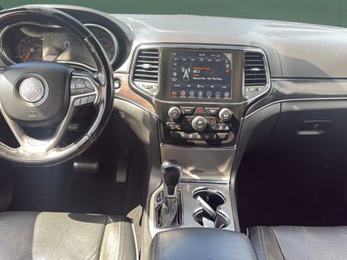 Used 2021 Jeep Grand Cherokee Overland AWD/4WD image 19