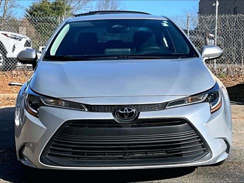 Used 2023 Toyota Corolla LE image 3