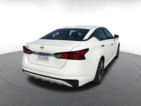Used 2025 Nissan Altima 2.5 SV FWD image 15