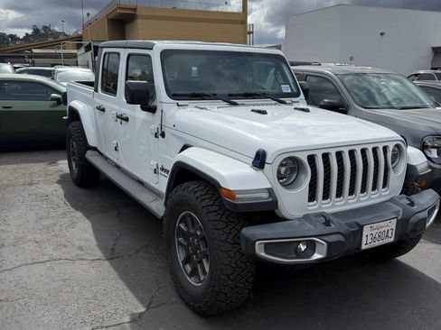 Used 2020 Jeep Gladiator Overland AWD/4WD image 3