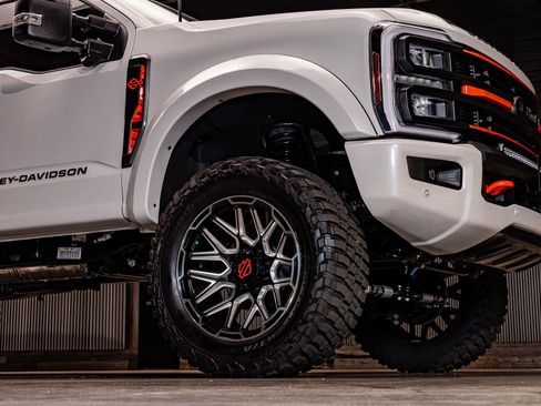 Used 2025 Ford F250 Lariat w/ Lariat Ultimate Package image 13