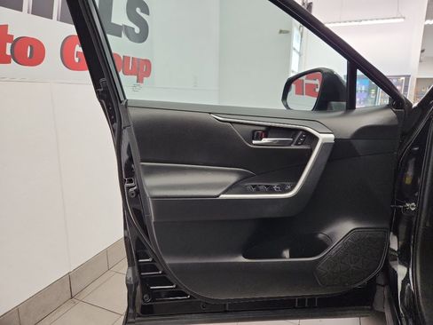 Used 2022 Toyota RAV4 XLE Premium image 6