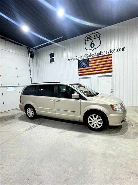 Used 2013 Chrysler Town & Country Touring FWD image 2